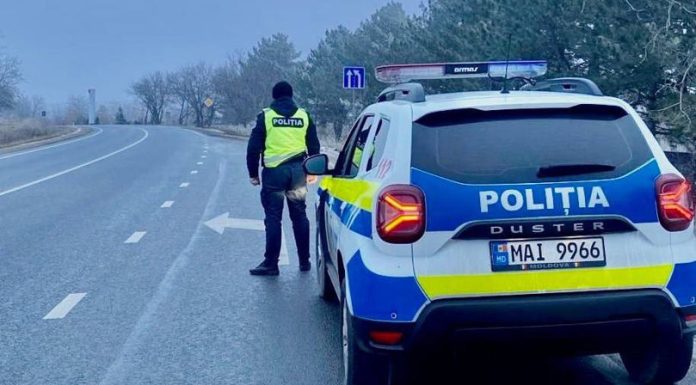 Şofer sancționat după o depăşire periculoasă şi ignorarea pietonului pe trecere”