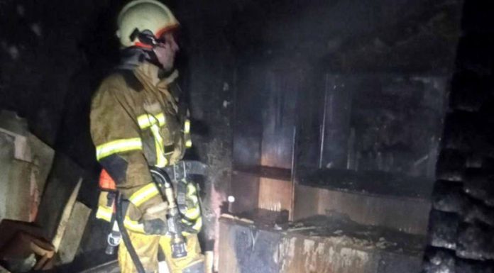 Casă părăsită cuprinsă de flăcări la Bender – intervenție de două ore a pompierilor