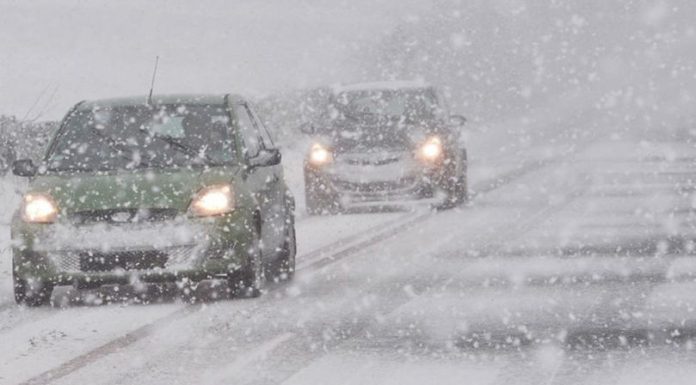 România, sub nămeți: drumuri blocate și accidente din cauza ninsorilor abundente