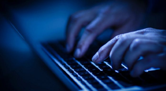 Scandal de spionaj: fost executiv american, acuzat că a livrat secrete de hacking către Rusia