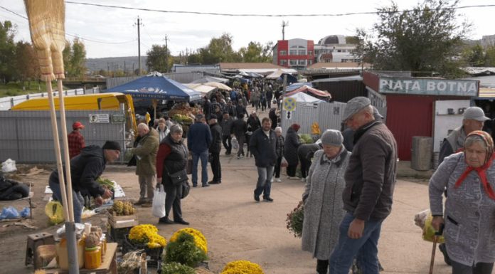 Locuitorii din Căușeni denunță manipulările și dezinformarea din alegeri