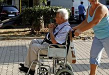 Badantă moldoveancă din Italia condamnată pentru falsificarea testamentului unui bătrân italian