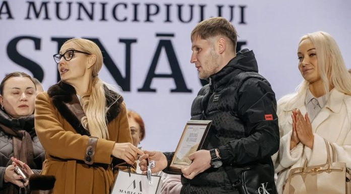 Primăria Chișinău a felicitat primul copil născut de Hramul orașului – micuța Eva Romanciuc