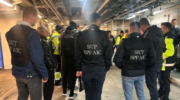 Bărbat reținut la Aeroportul Chișinău pentru furt din bagaje