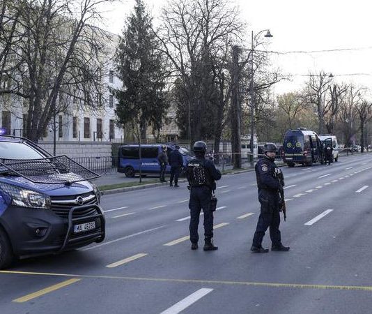 Bărbat drogat încercând să pătrundă cu mașina în Ambasada Rusiei din București