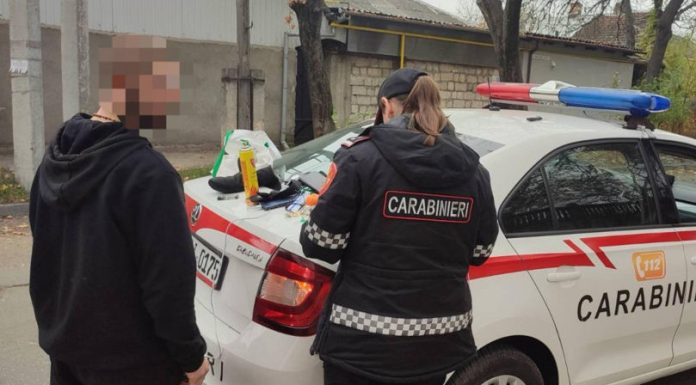 Comportamentul suspect l‑a dat de gol: un bărbat prins cu droguri