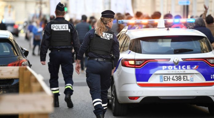Atac deliberat cu maşina pe insula Île d’Oléron: suspectul strigă „Allahu Akbar”, cinci până la zece răniţi