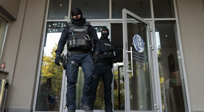 25 de percheziții transnaționale: patru familii acuzate de exploatare sexuală, România–Italia