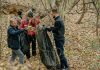 Peste 100 de voluntari au făcut curăţenie în Parcul Valea Trandafirilor