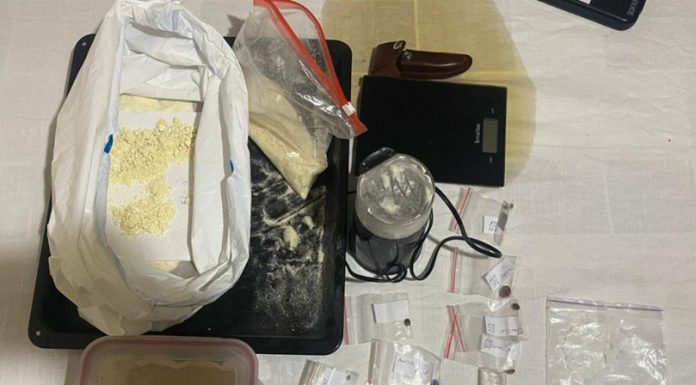 Bărbat din Cantemir prins în timp ce ambala droguri în locuinţa concubinei