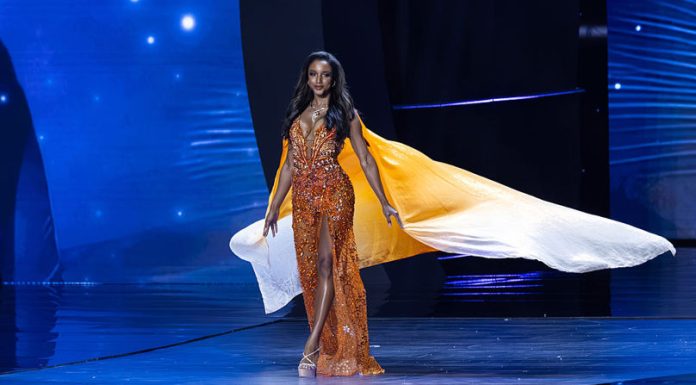 Miss Universe: concurentă din Jamaica, transportată pe targă după o cădere pe scenă
