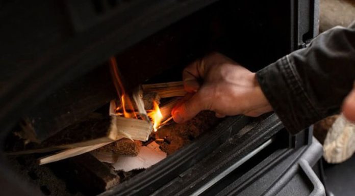 Tragedie la Ciorescu: o sobă a explodat, o persoană a decedat, alta grav rănită