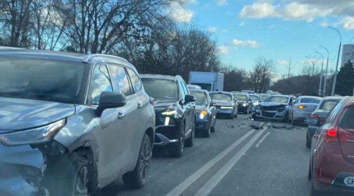 Haos pe străzile Capitalei: coliziuni multiple la o intersecție aglomerată