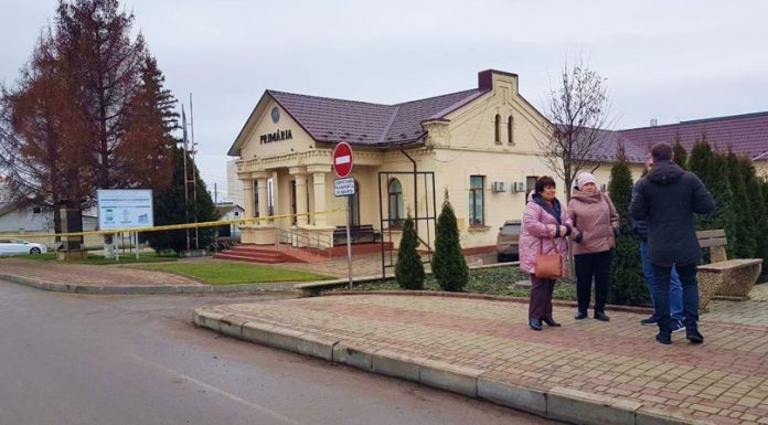 Apel cu bombă la Edineț. Angajații Primăriei au fost evacuați