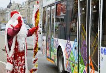 Magia Crăciunului pornește la drum: Moș Crăciun te invită în troleibuzul turistic!