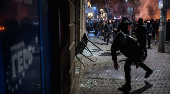 Noapte de foc la Sofia: Protestatarii cer demisia guvernului după draftul bugetar contestat