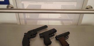 Arme pneumatice nedeclarate depistate în bagajul unui străin la Aeroportul Internațional Chișinău