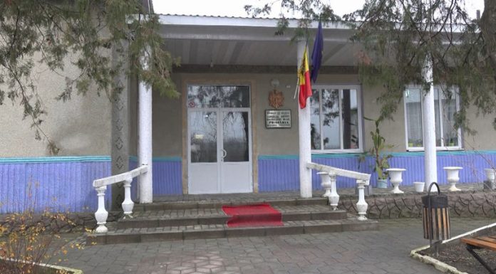 Se vrea referendum la Hăsnășenii Mari: Localnici cer demiterea primăriței