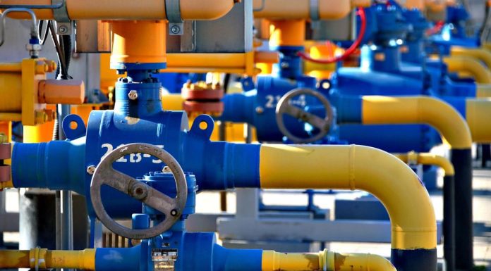 ANRE: Consumatorii non-casnici mari trebuie să încheie contracte pe piața liberă de gaze până la 1 aprilie 2026