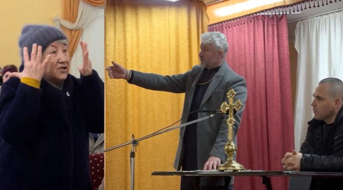 Locuitorii din Cosăuți cer clarificări privind tarifele bisericești