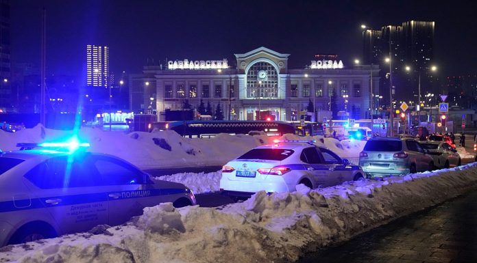 Atac cu bombă la Moscova: un polițist ucis, alți doi răniți grav