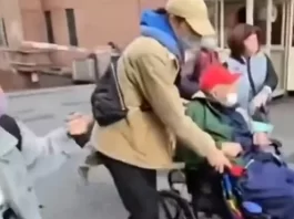 Milionar de 102 ani luat cu forța de rude după căsătoria cu îngrijitoarea sa