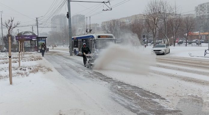 Ninsori abundente în Chișinău: autoritățile recomandă prudență și folosirea transportului public