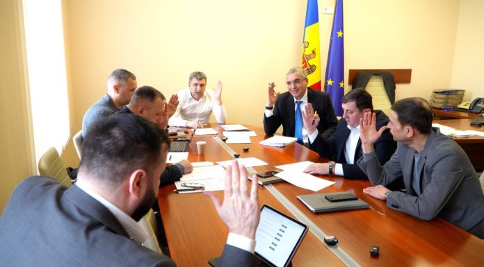 Proiectul Partidului Nostru, privind extinderea termenului de aflare în Moldova a mașinilor înmatriculate peste hotare, susținut în unanimitate de Comisia securitate națională, apărare și ordine publică din Parlament