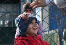 Tineri moldoveni aleargă un maraton extrem pe gheața unui lac din Norvegia pentru a sprijini copiii vulnerabili