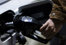Războiul din Iran începe să se reflecte în prețurile carburanților din România. Benzina și motorina s-au scumpit