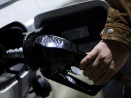 Războiul din Iran începe să se reflecte în prețurile carburanților din România. Benzina și motorina s-au scumpit