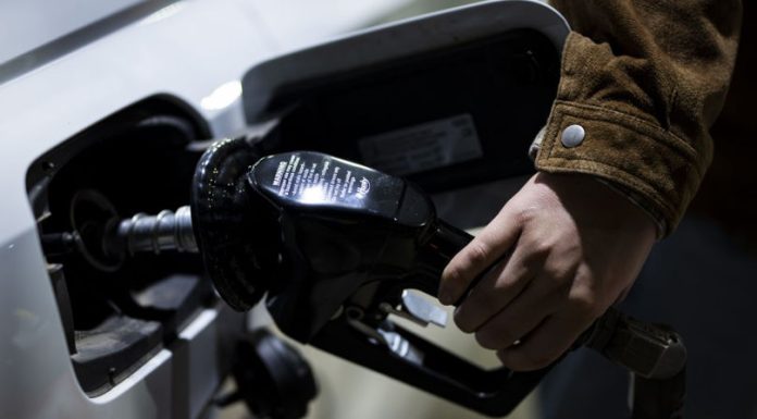 Războiul din Iran începe să se reflecte în prețurile carburanților din România. Benzina și motorina s-au scumpit