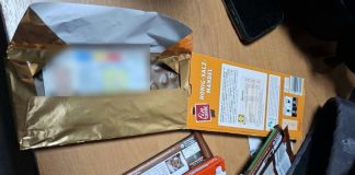 Bărbat prins la Leușeni cu carte de identitate falsă ascunsă într-un ambalaj de ciocolată