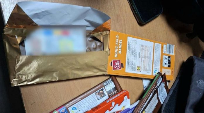 Bărbat prins la Leușeni cu carte de identitate falsă ascunsă într-un ambalaj de ciocolată