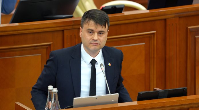 Alexandr Berlinschii, deputat Partidul Nostru: „Tineri trimiși la armată s-au întors acasă în sicriu. Cine răspunde?”