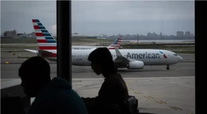 Incident pe aeroportul LaGuardia: un avion Air Canada Express s-a ciocnit cu un vehicul de la sol