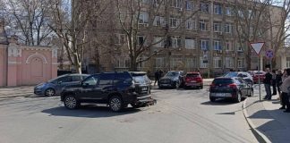 Accident în lanț la Râșcani: patru mașini avariate, o femeie la spital