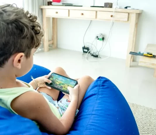 Australia introduce reguli stricte pentru accesul minorilor la conținut online