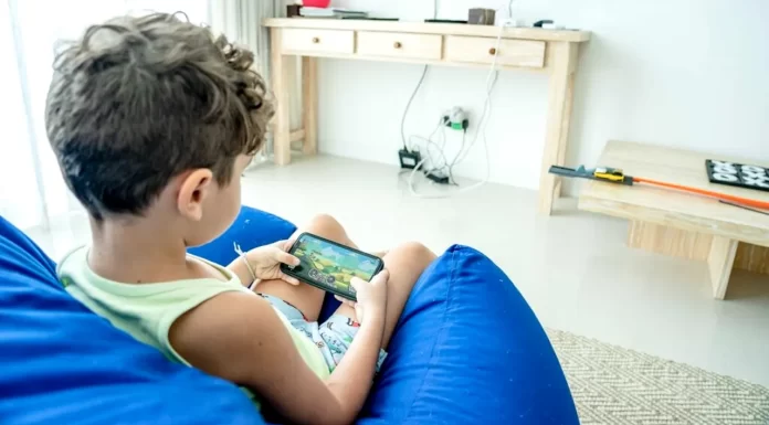 Australia introduce reguli stricte pentru accesul minorilor la conținut online