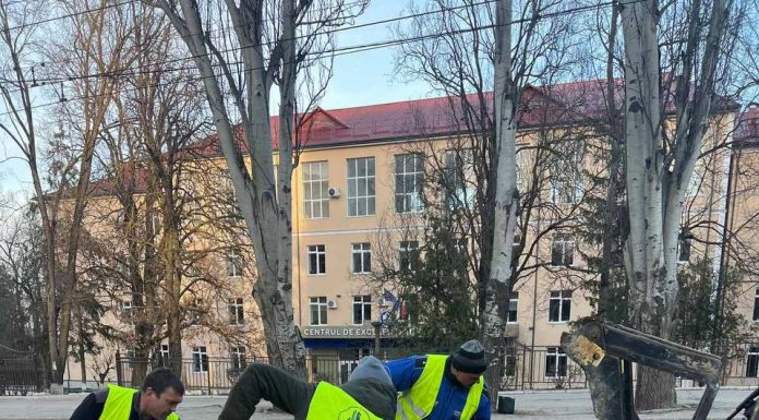 Fenomenul „îngheț-dezgheț” macină asfaltul din Capitală: Explicațiile specialiștilor și intervențiile de urgență pe drumurile naționale