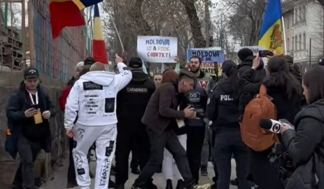 VIDEO// Sancțiuni după manifestația de astăzi: Poliția confirmă participarea remunerată sub protecția unui partid politic