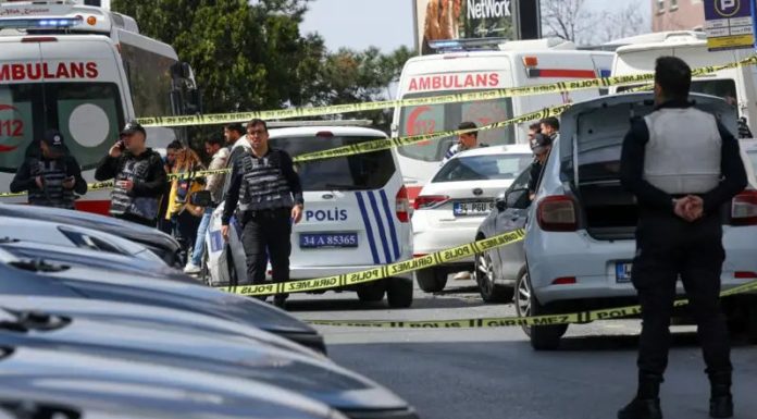 Polițiști răniți într-un atac lângă consulatul Israelului, atacatorii neutralizați