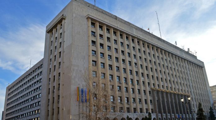 Lift prăbușit în Palatul CFR din București: Cinci persoane, transportate la spital