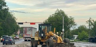 Intervenții pe drumurile naționale după ploile de joi: lucrări de curățare, plombare și asigurare a scurgerii apelor