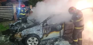 Doi tineri și-au pierdut viața într-un accident devastator în România, mașina a ars complet