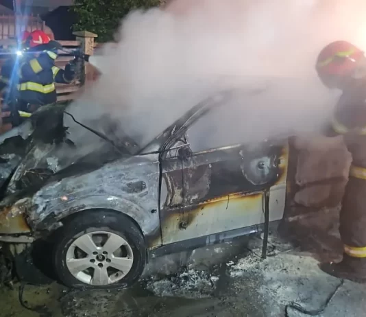 Doi tineri și-au pierdut viața într-un accident devastator în România, mașina a ars complet