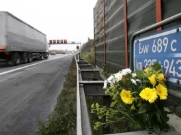 Accident mortal pe o autostradă din Germania: cabina unui camion distrusă într-un impact violent