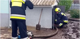Inundații și drumuri blocate: vremea rea face ravagii în mai multe localități din țară