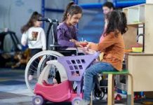 Parlamentul aprobă în prima lectură un ajutor de 3.000 de lei pentru copiii cu dizabilități