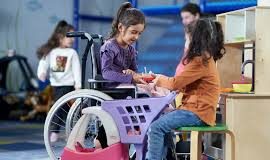 Parlamentul aprobă în prima lectură un ajutor de 3.000 de lei pentru copiii cu dizabilități